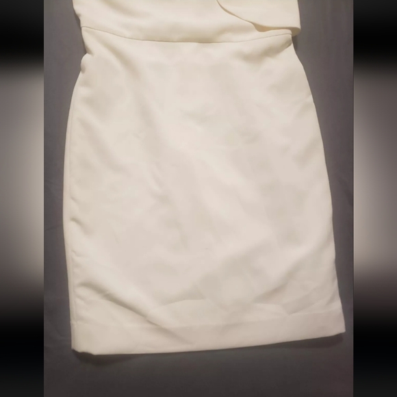 The Limited Size 10 White - Picture 2 of 16